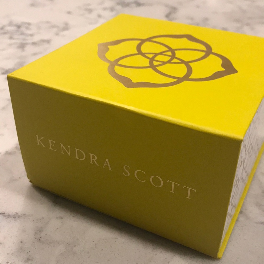 Kendra Scott Earrings—> or best offer!! ❤️ - Picture 4 of 4